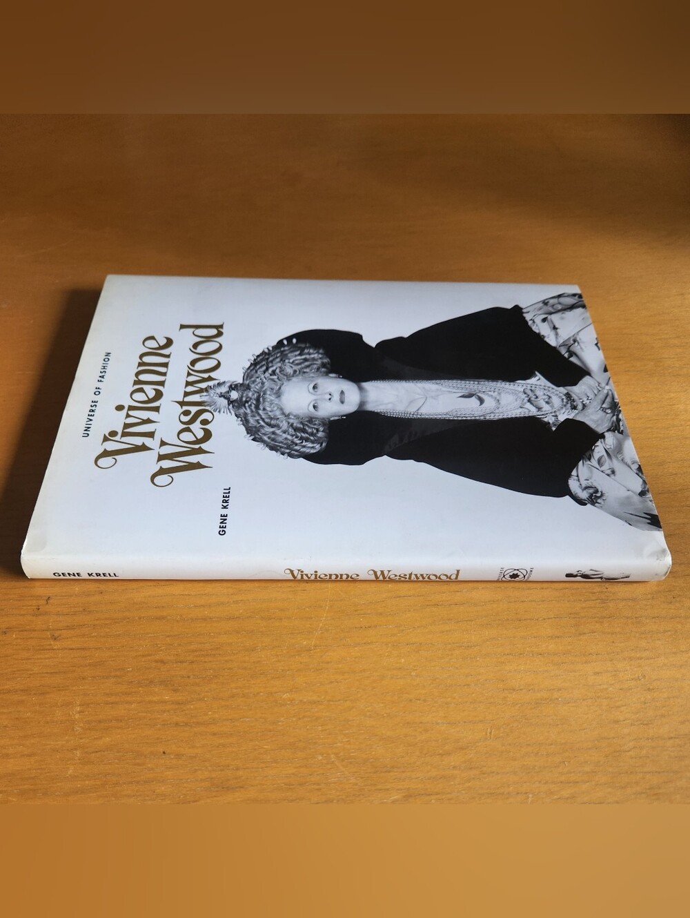 Assouline – Vivienne Westwood Universe of Fashion (1998) - Picture 3 of 16